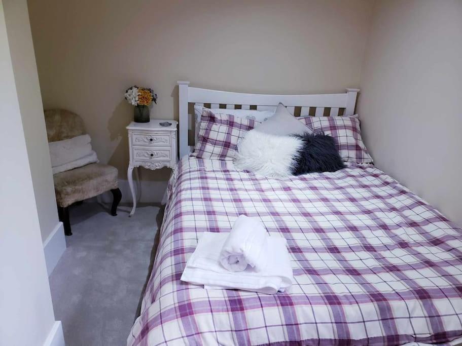3 Bedroom 3 Bathroom Ground Floor Condo With Veranda Reigate Exterior photo