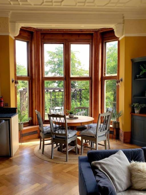 3 Bedroom 3 Bathroom Ground Floor Condo With Veranda Reigate Exterior photo